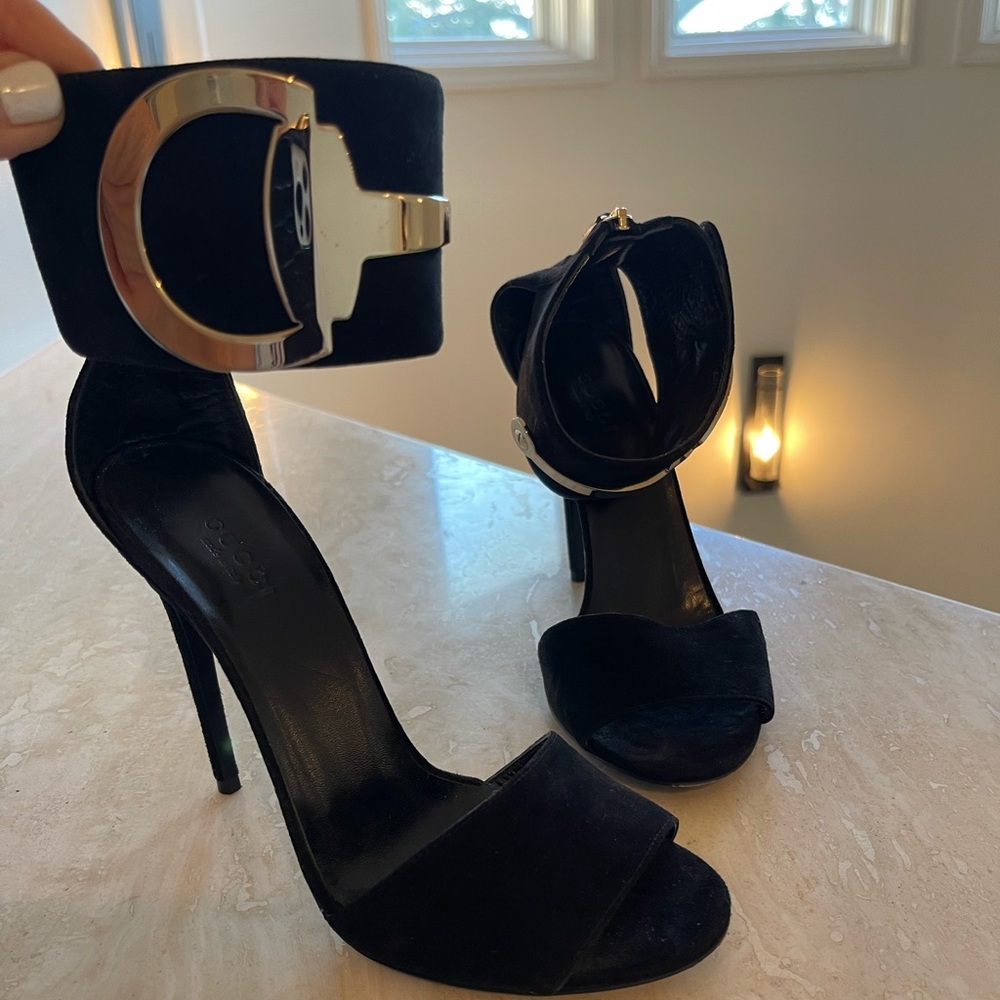 Women’s Gucci sandals Size 37.